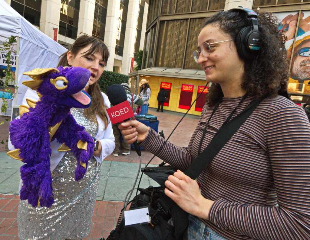 purple dragon in action
Photo: Leon Kunstenaar